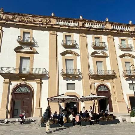 Casetta Al Mercato Vucciria 호텔 *